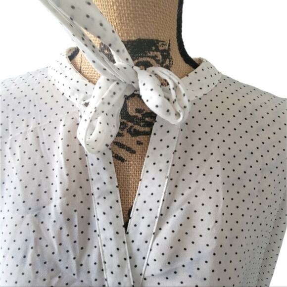1X Forever 21 polkadot keyhole bow tie neck black & white blouse - Picture 2 of 3